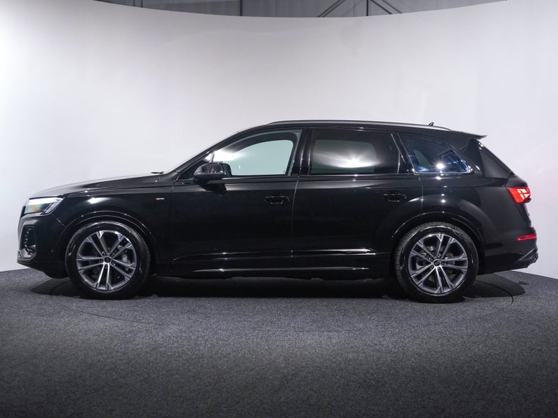 2025 Audi Q7 S-line 50 TDI 210kW quattro image 3