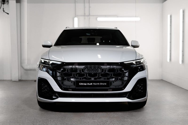 2025 Audi Q8 55 TFSI quattro tiptronic image 3