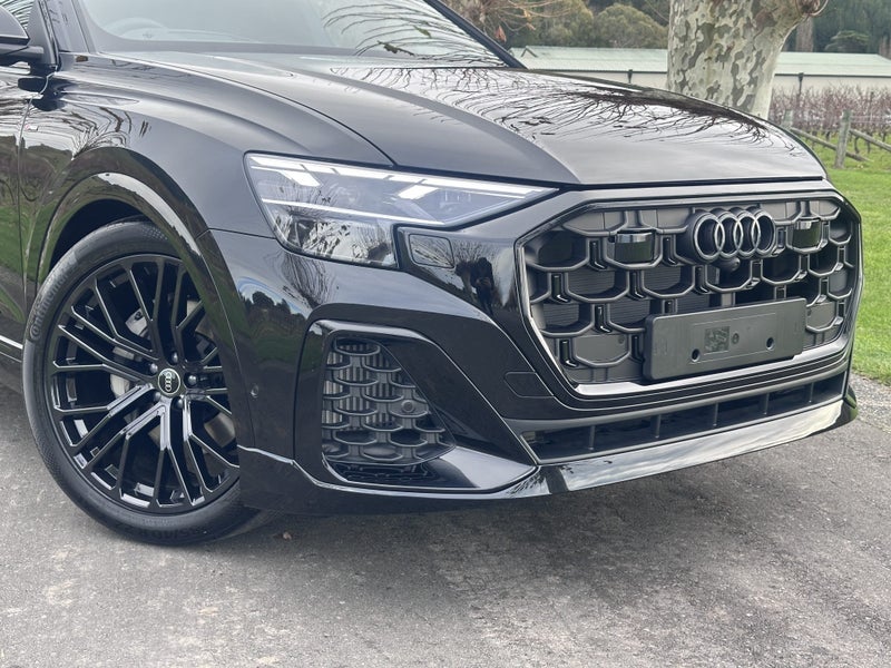 2025 Audi Q8 55 TFSI quattro tiptronic image 2
