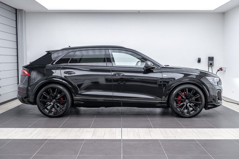 2025 Audi Q8 60 TFSI E image 2