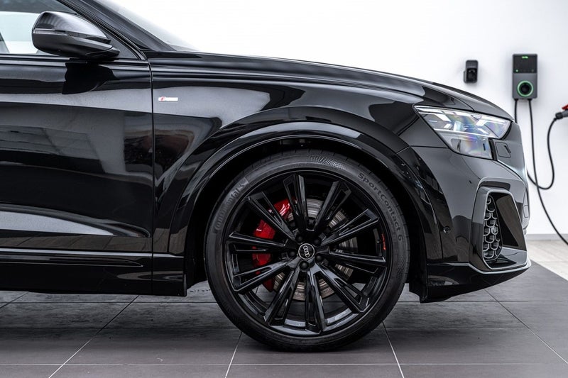 2025 Audi Q8 60 TFSI E image 3