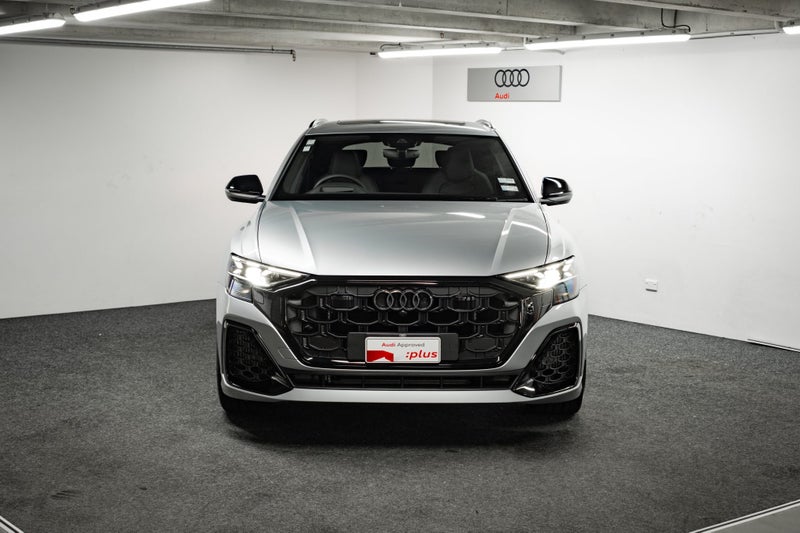 2025 Audi Q8 60 TFSI e image 2