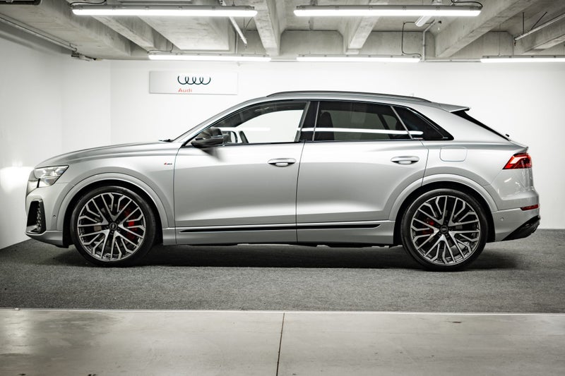 2025 Audi Q8 60 TFSI e image 3