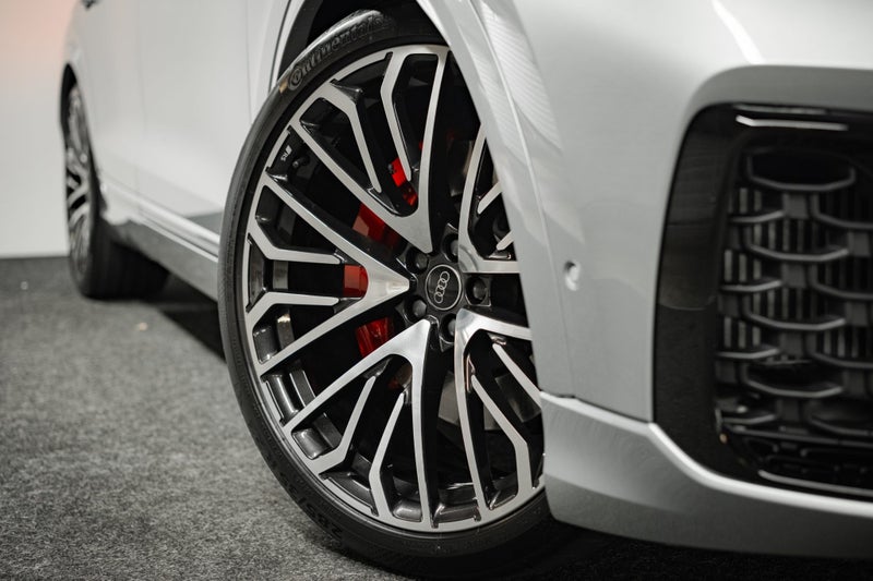 2025 Audi Q8 60 TFSI e image 5