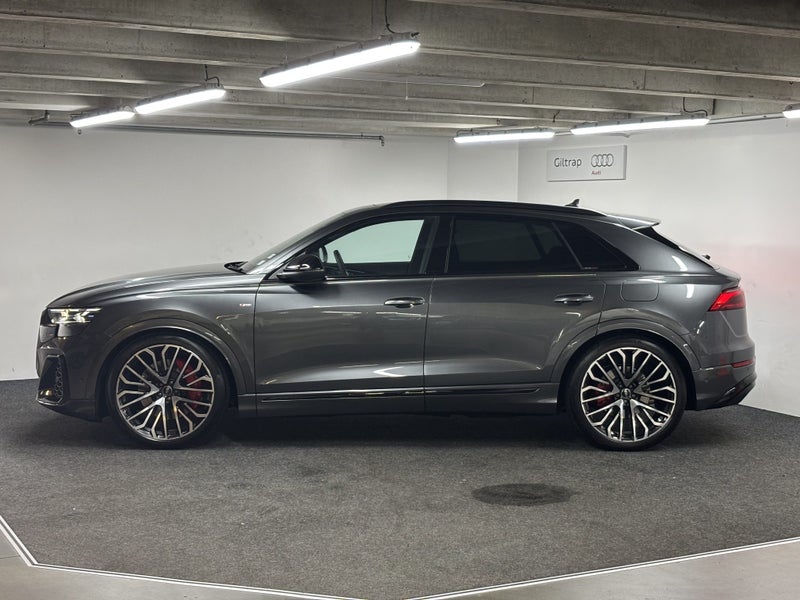 2025 Audi Q8 60 TFSI e image 3