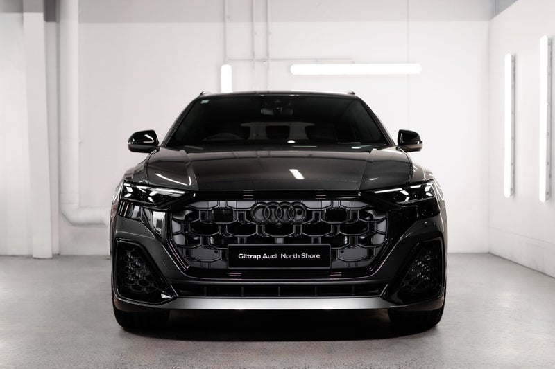 2025 Audi Q8 60 TFSI e image 3