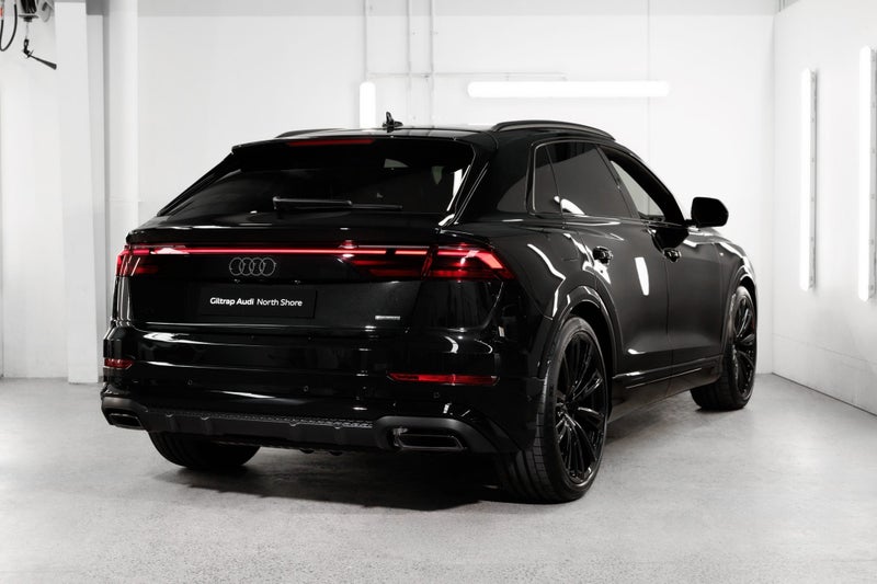 2025 Audi Q8 60 TFSI e image 2