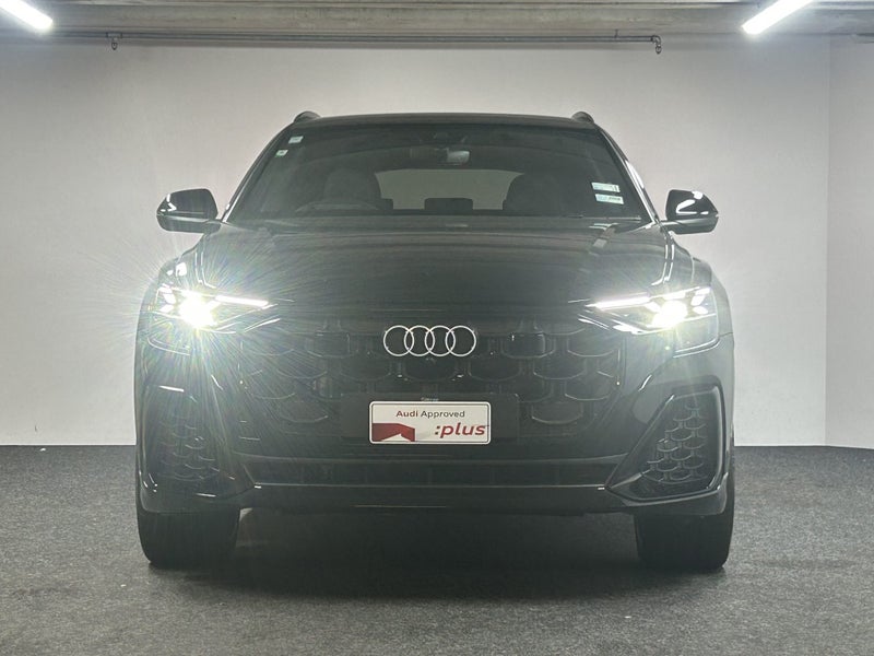 2025 Audi Q8 60 TFSI e image 2