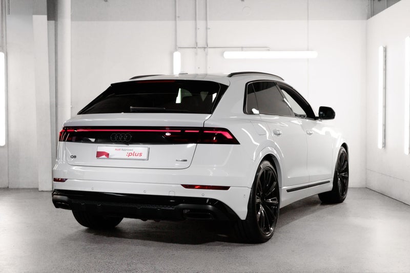 2025 Audi Q8 60 TFSI e image 2
