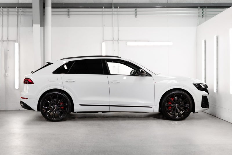 2025 Audi Q8 60 TFSI e image 4