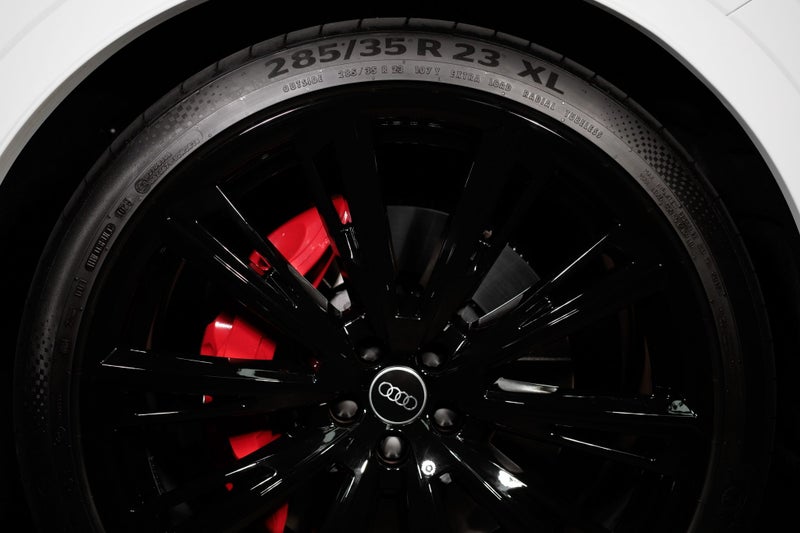 2025 Audi Q8 60 TFSI e image 5