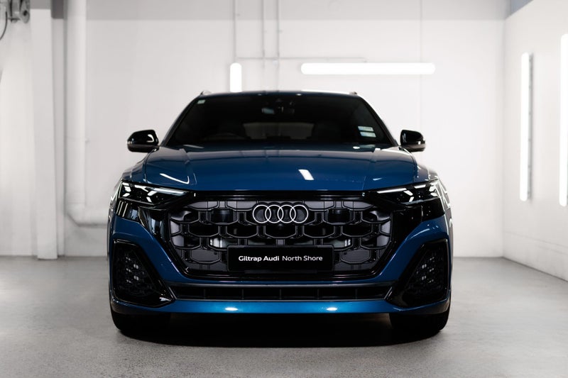 2025 Audi Q8 60 TFSI e image 3