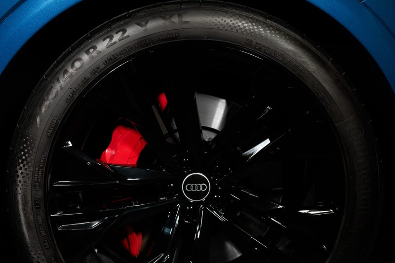 2025 Audi Q8 60 TFSI e image 5