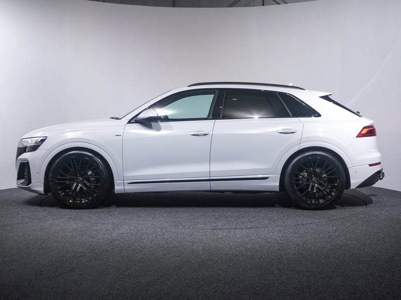 2025 Audi Q8 Dynamic Black Edition TFSI 250kW q... image 3