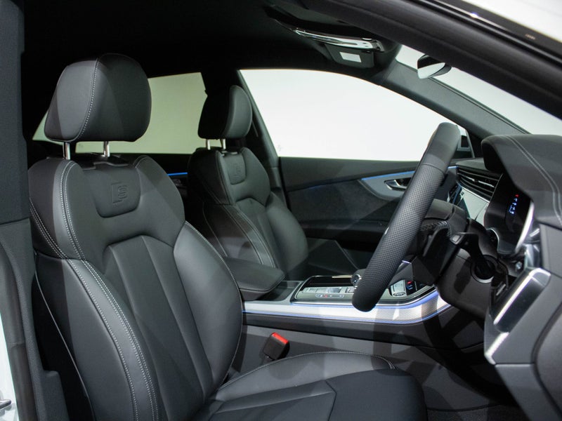 2025 Audi Q8 Dynamic Black Edition TFSI 250kW q... image 5