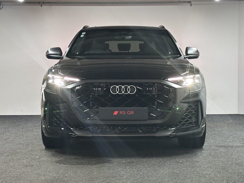 2025 Audi RS Q8 Performance image 2