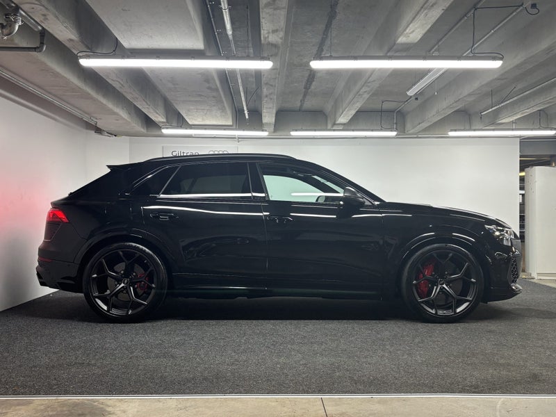 2025 Audi RS Q8 Performance image 3