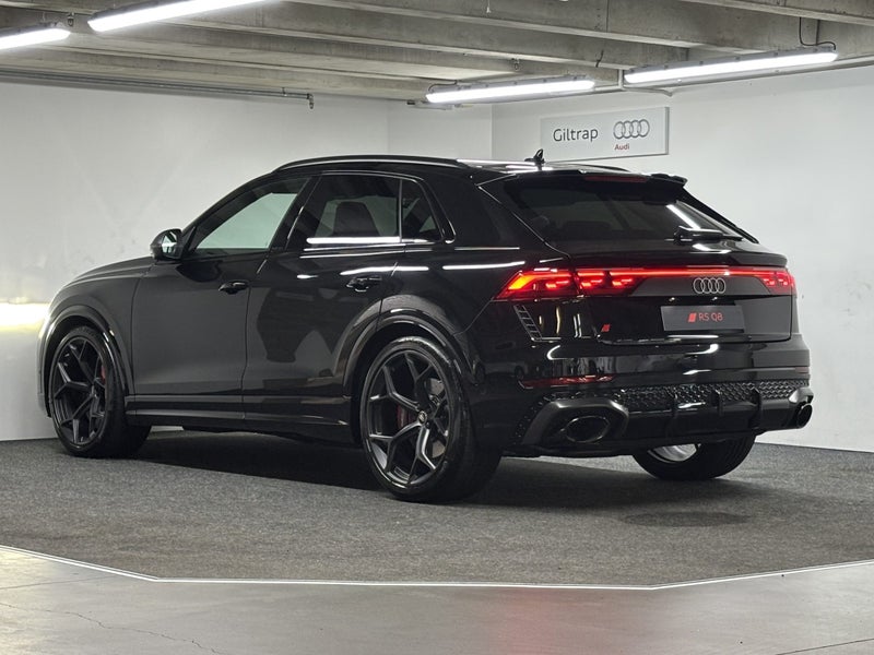2025 Audi RS Q8 Performance image 4