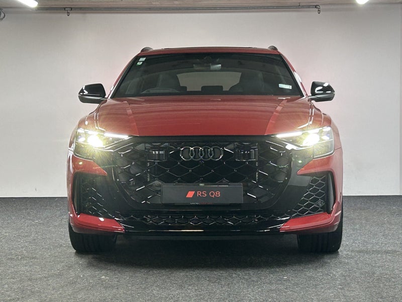 2025 Audi RS Q8 performance image 2