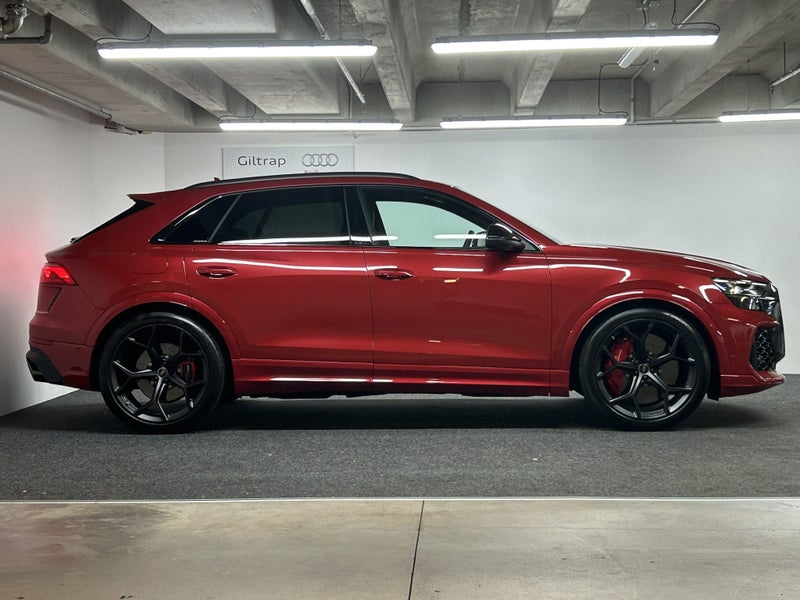 2025 Audi RS Q8 performance image 3