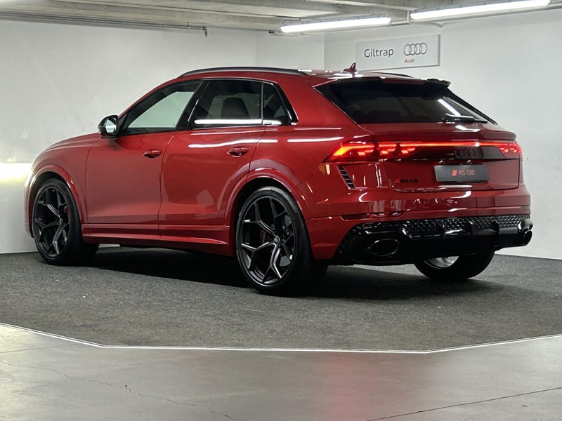 2025 Audi RS Q8 performance image 4