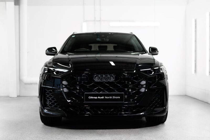 2025 Audi RS Q8 SUV image 3