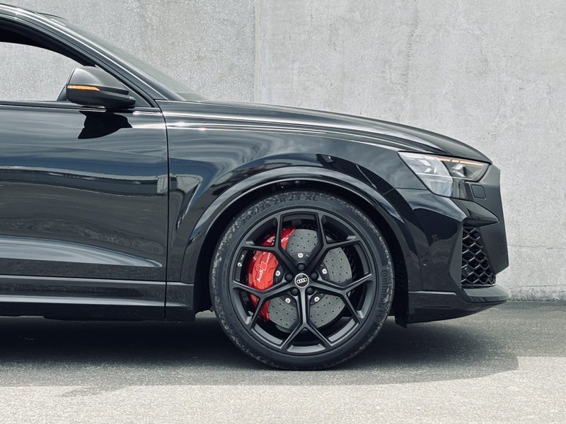 2025 Audi RS Q8 SUV image 3