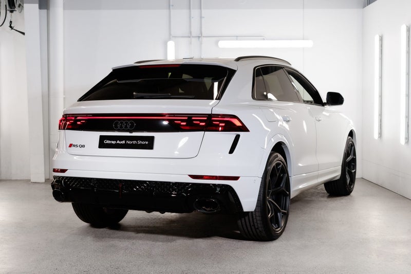 2025 Audi RS Q8 SUV image 2