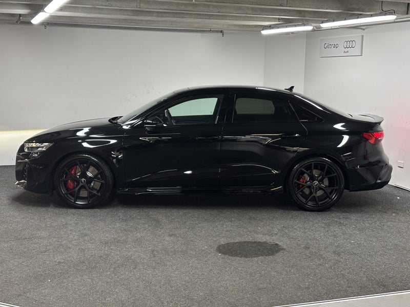 2025 Audi RS3 Sedan TFSI 294 kW image 3