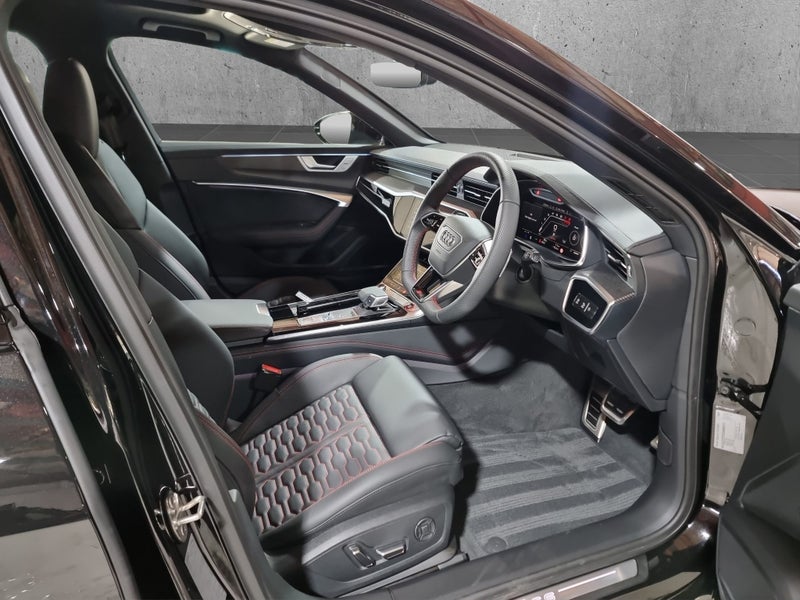 2025 Audi RS6 Avant Performance image 2