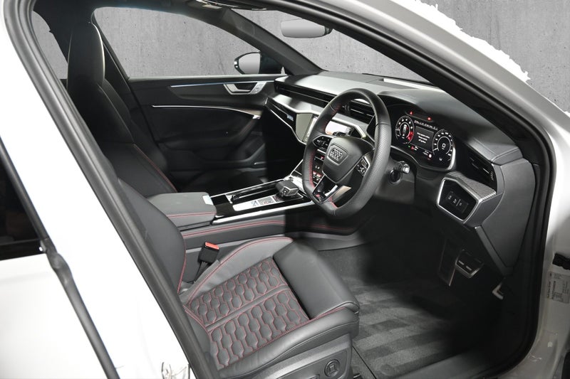 2025 Audi RS6 Avant Performance image 2