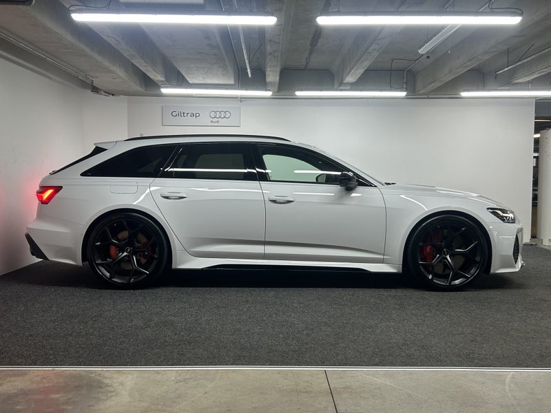 2025 Audi RS6 Avant Performance image 3