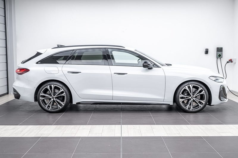 2025 Audi S5 Avant TFSI image 2