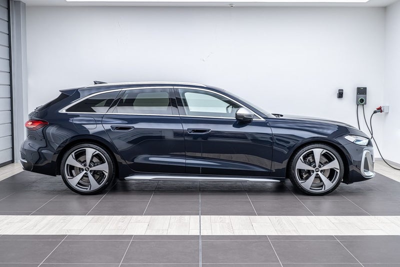 2025 Audi S5 AVANT TFSI image 2