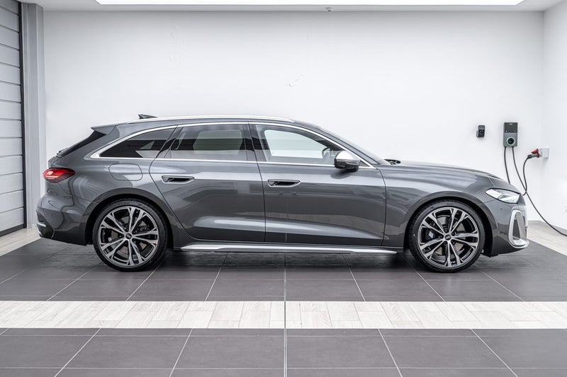 2025 Audi S5 AVANT TFSI image 2