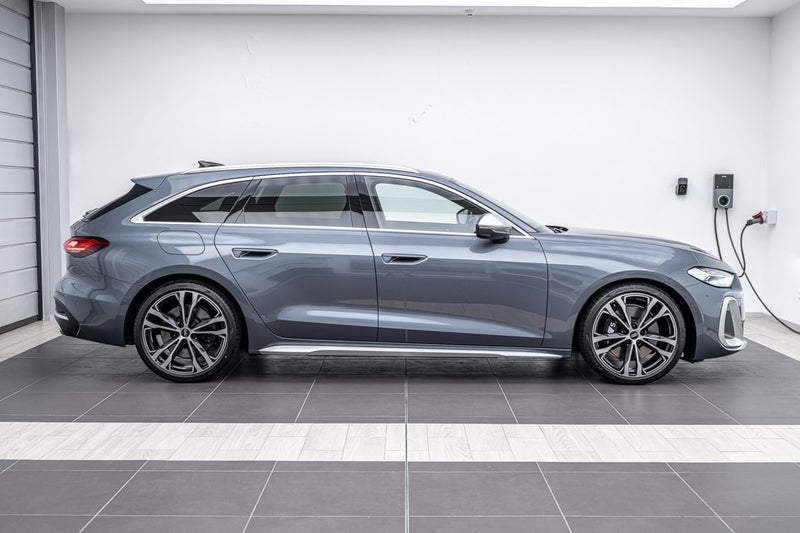 2025 Audi S5 AVANT TFSI image 2