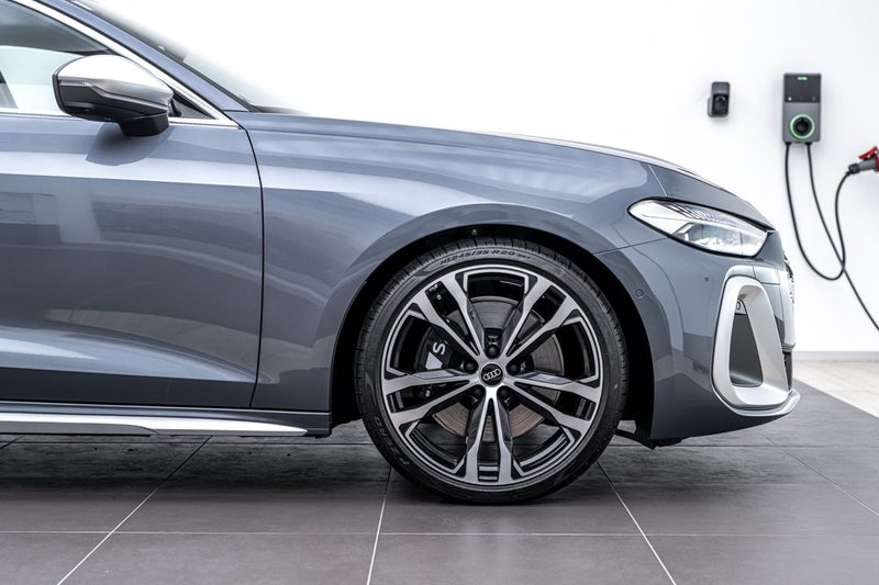 2025 Audi S5 AVANT TFSI image 3