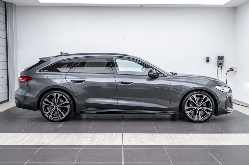 2025 Audi S5 AVANT TFSI image 2