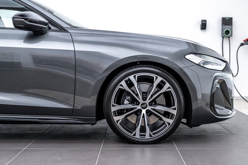 2025 Audi S5 AVANT TFSI image 3