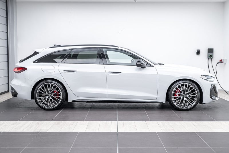 2025 Audi S5 Avant TFSI image 2