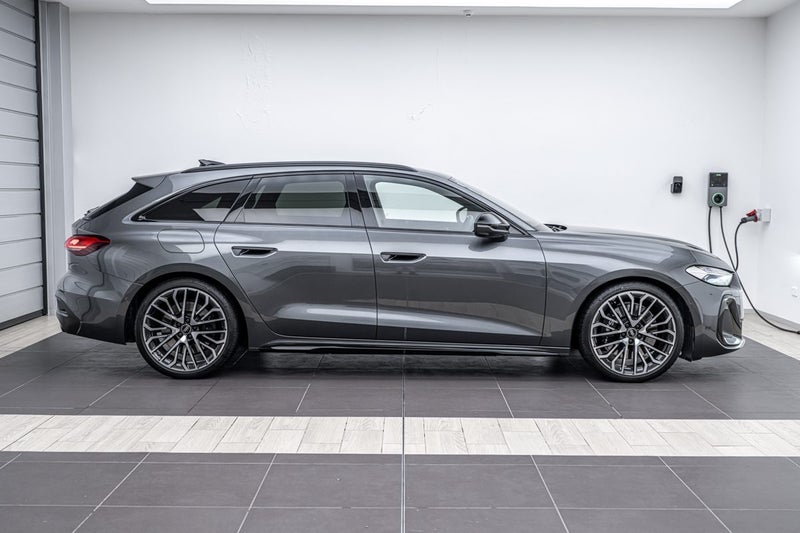 2025 Audi S5 Avant TFSI image 2