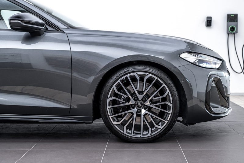 2025 Audi S5 Avant TFSI image 3