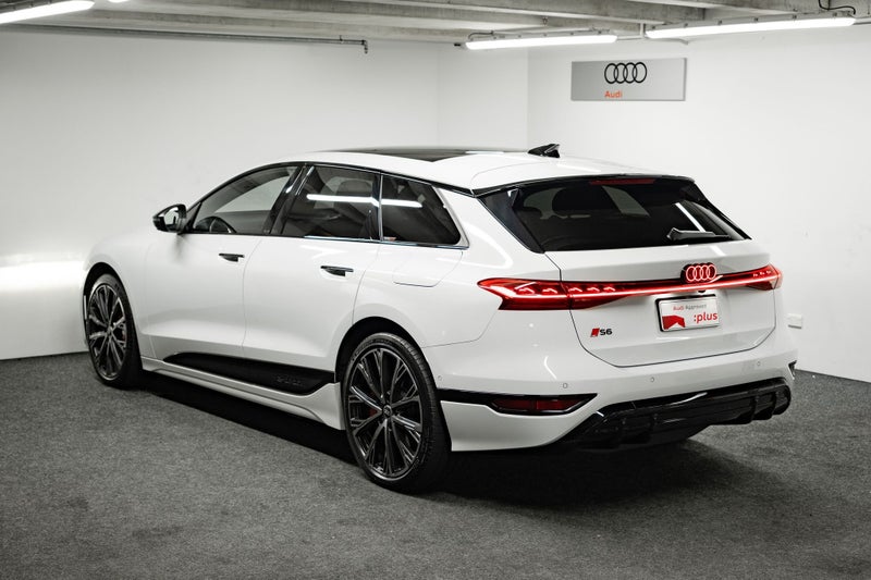 2025 Audi S6 Avant e-tron image 3