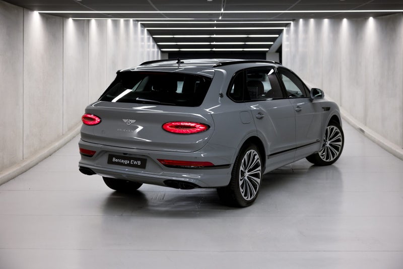 2025 Bentley Bentayga EWB Azure image 3