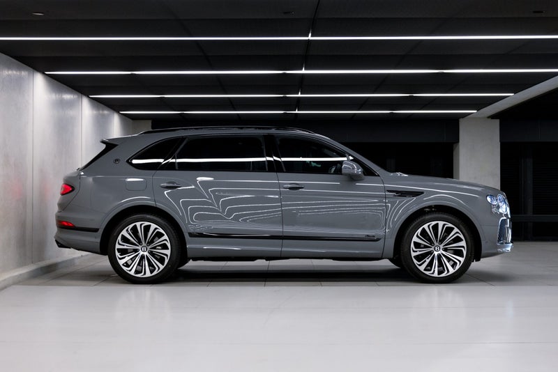 2025 Bentley Bentayga EWB Azure image 5