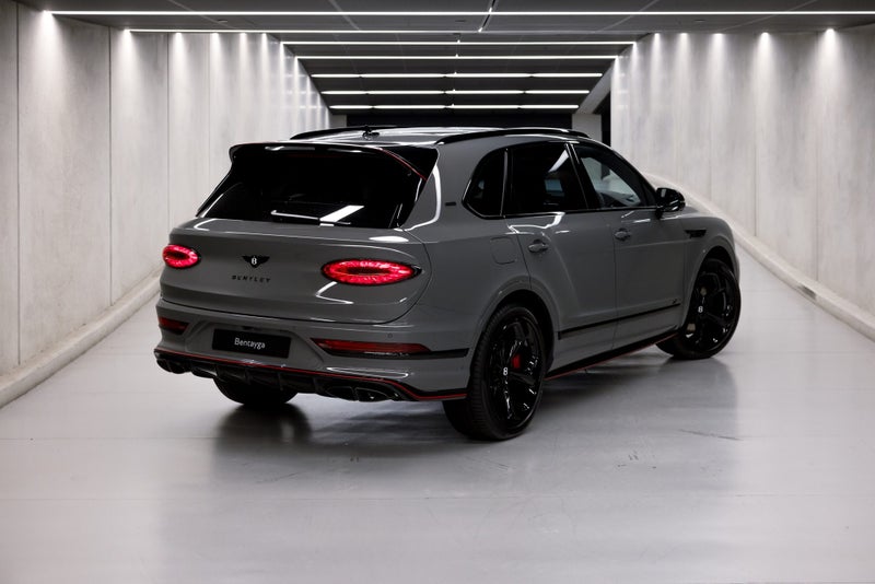 2025 Bentley Bentayga S Black Edition image 3