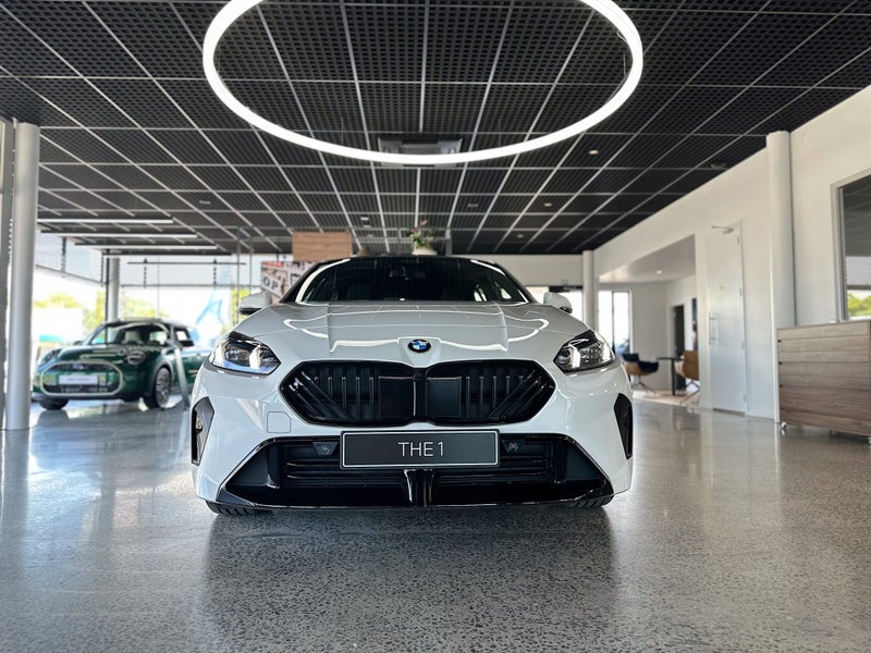 2025 BMW 1 Series 120 Hatch image 2