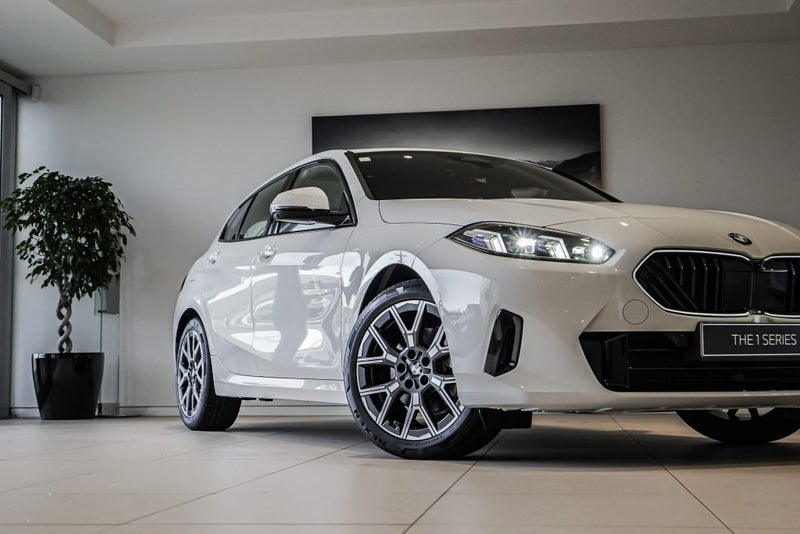 2025 BMW 120i 120 Hatch image 2