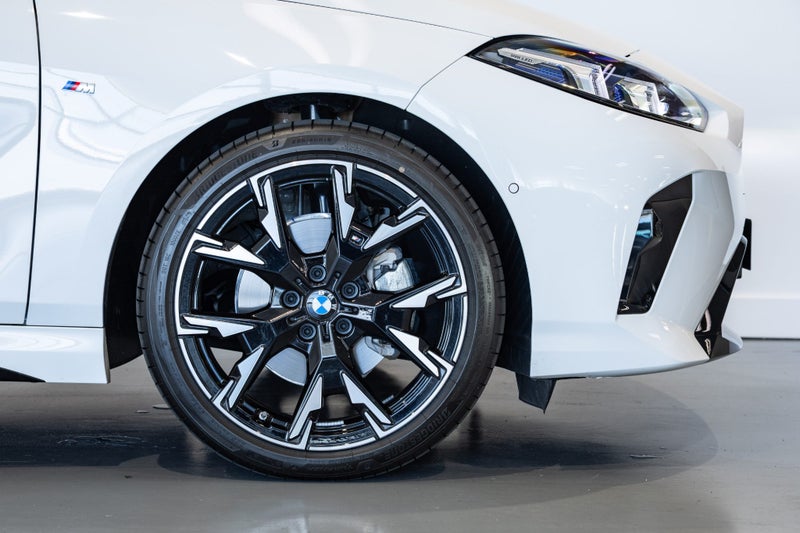 2025 BMW 120i 120 M-Sport hatch image 4