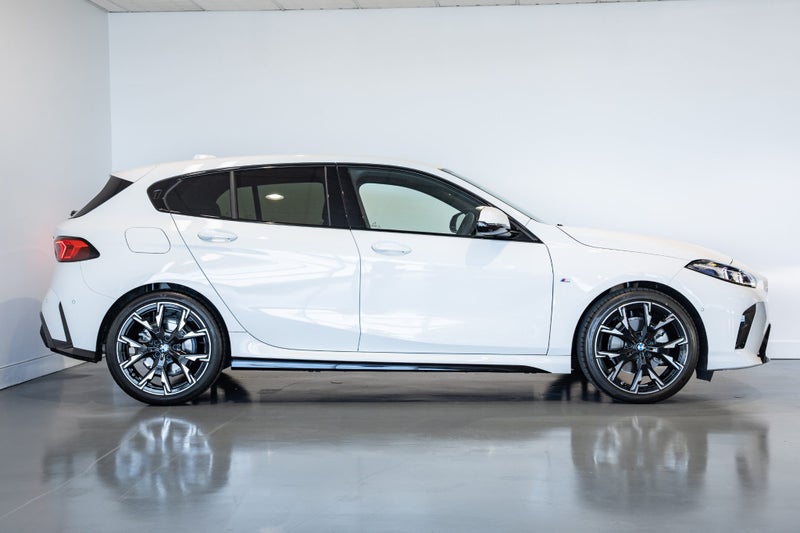 2025 BMW 120i 120 M-Sport hatch image 5